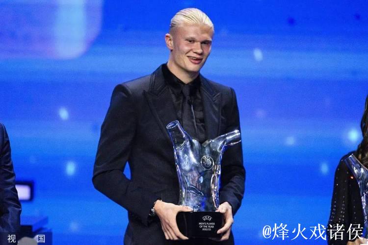 实至名归！戴维斯击败哈兰德荣膺德甲最佳新人