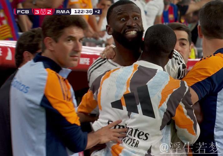 吕迪格因抛掷瓶子被红牌罚下,染红后试图冲向裁判被拦下 吕迪格因抛掷瓶子被红牌罚下,染红后试图冲向裁判被拦下